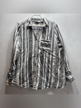 Caffe Marrakesh Women’s Black and White Patterned Button-Up Shirt